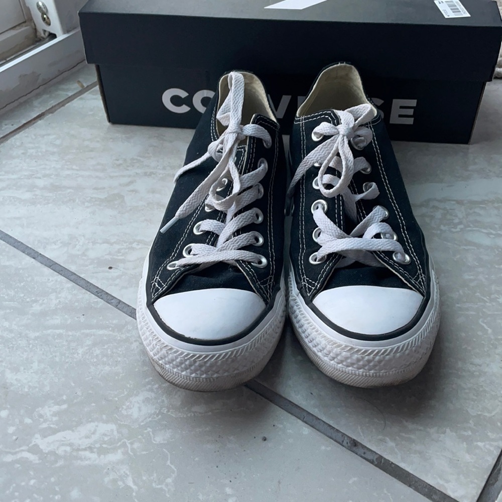 Women size 7 Converse